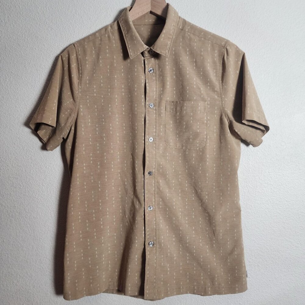 Vuori Shirt Mens Small Tan Short Sleeve Button Front Arrow Print Casual